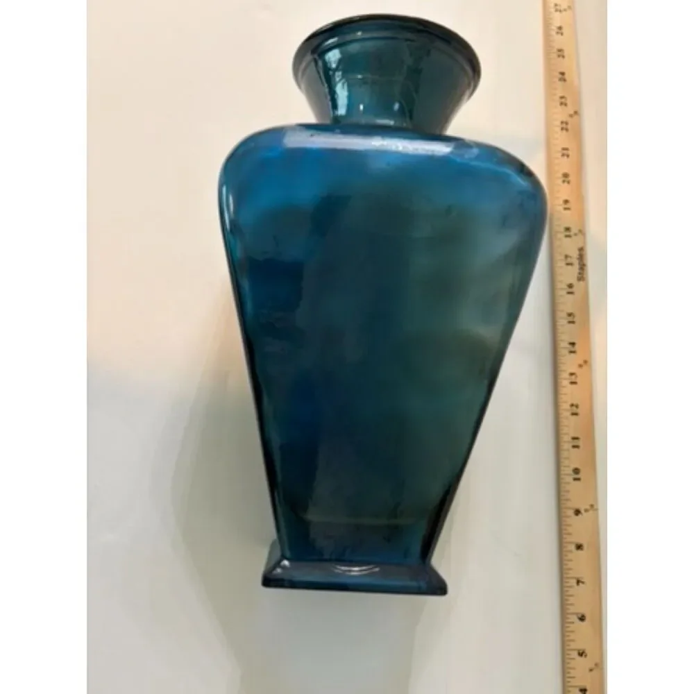 vtg. Made in Spain Blue to green ombre glass vase likely blenko